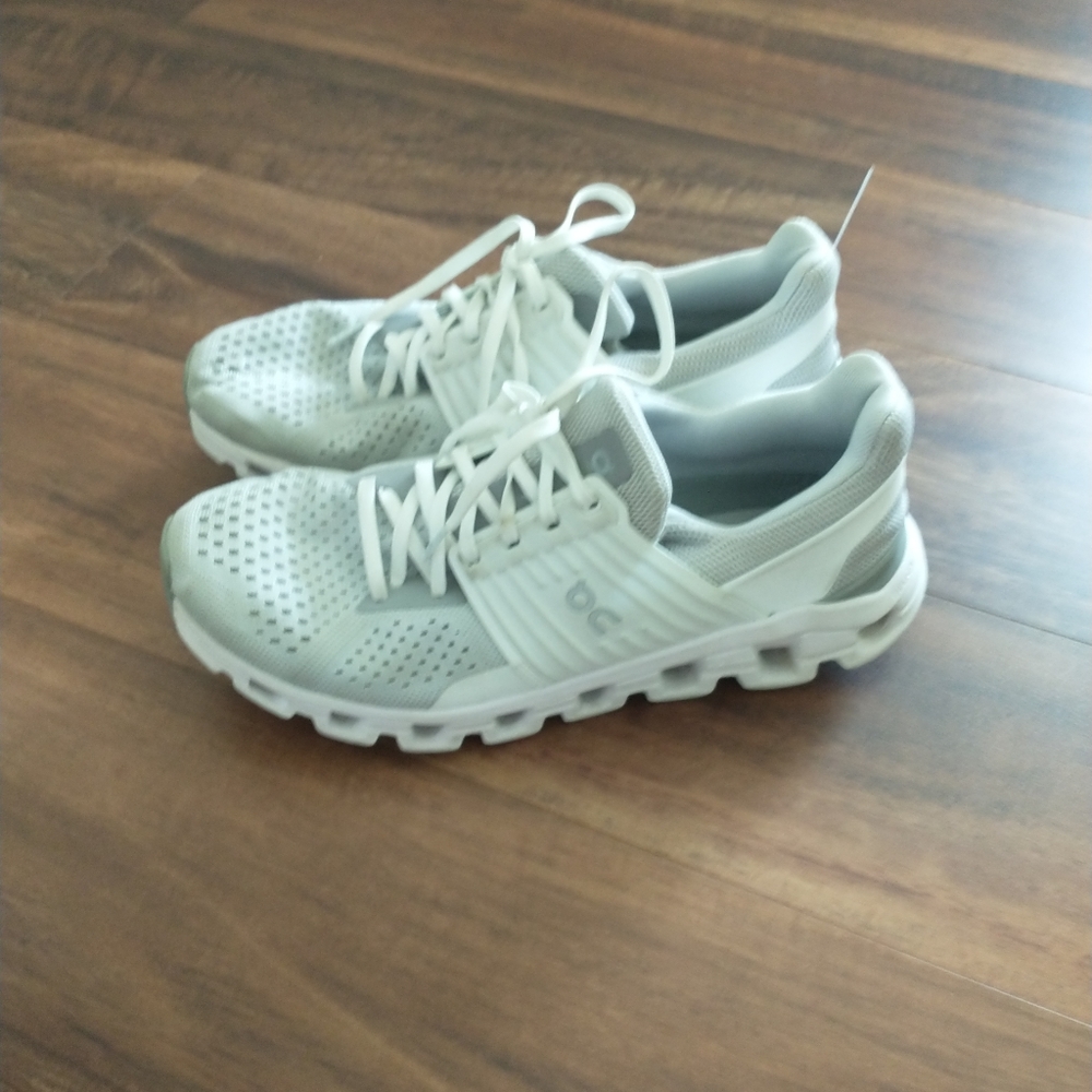 ON Cloudswift Running Shoe white 9